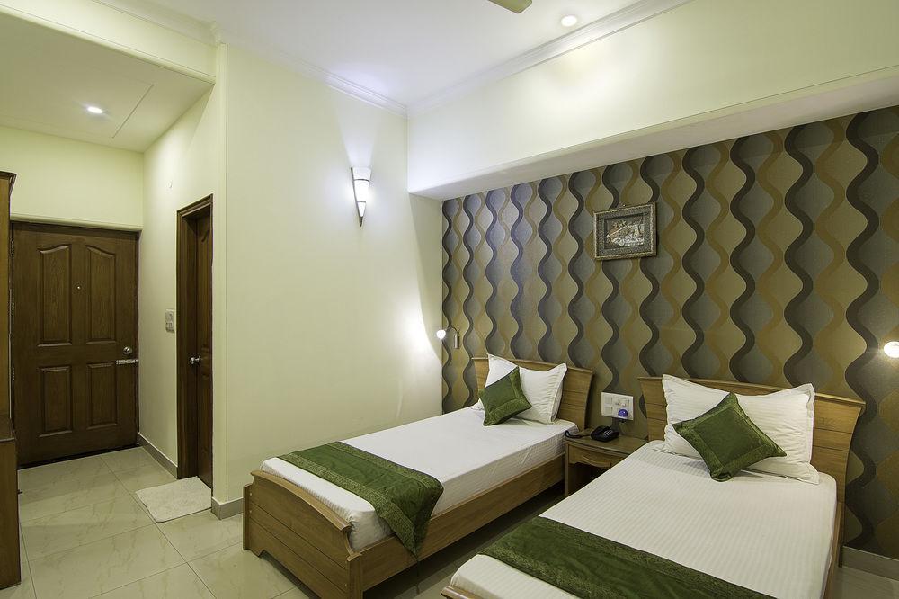 Hotel Treebo Palm Tree Palam Vihar Gurgaon Exterior foto