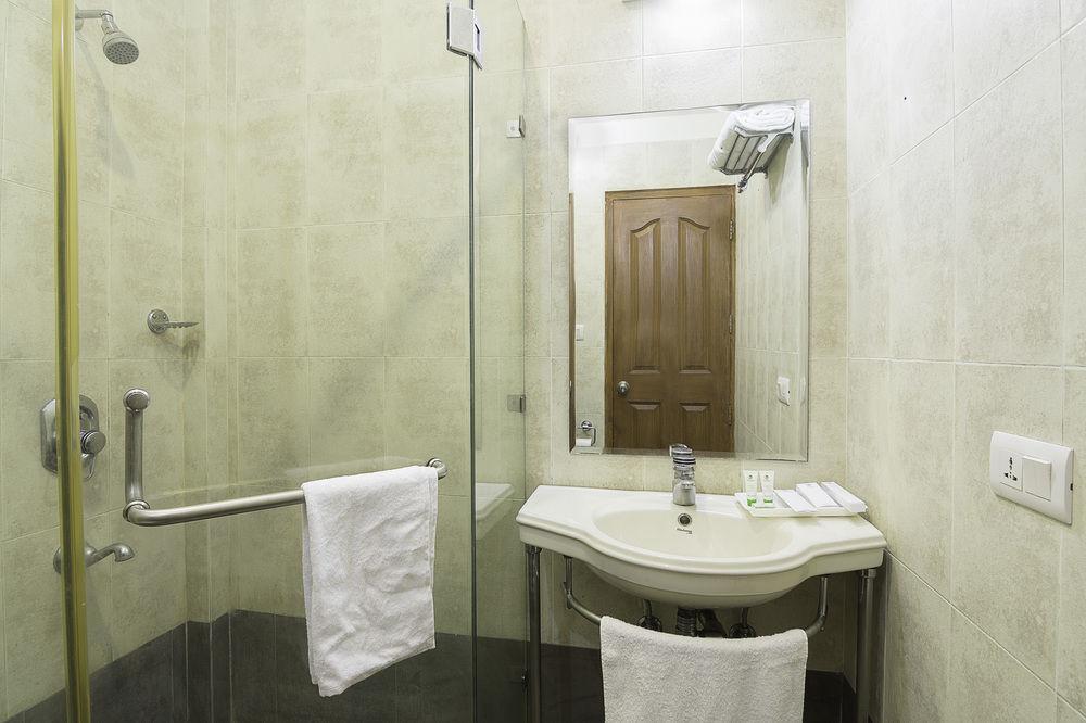 Hotel Treebo Palm Tree Palam Vihar Gurgaon Exterior foto