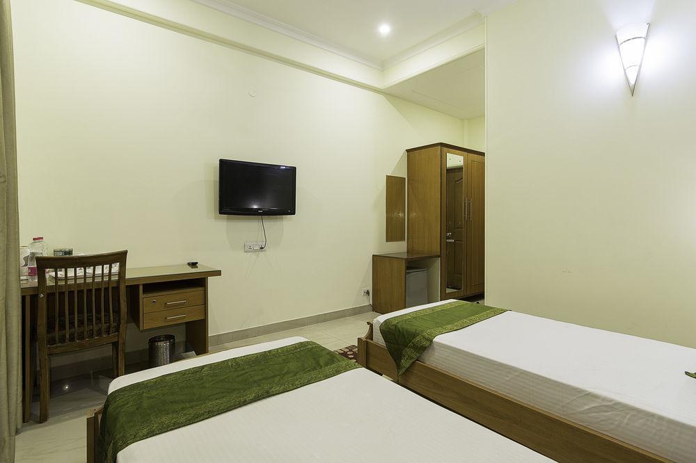 Hotel Treebo Palm Tree Palam Vihar Gurgaon Exterior foto
