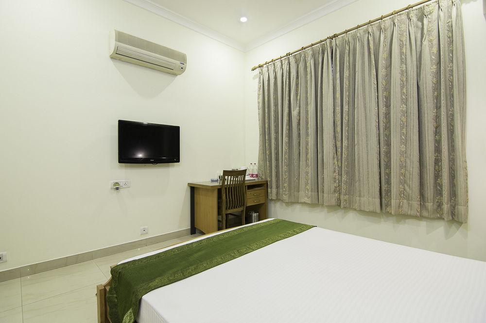 Hotel Treebo Palm Tree Palam Vihar Gurgaon Exterior foto