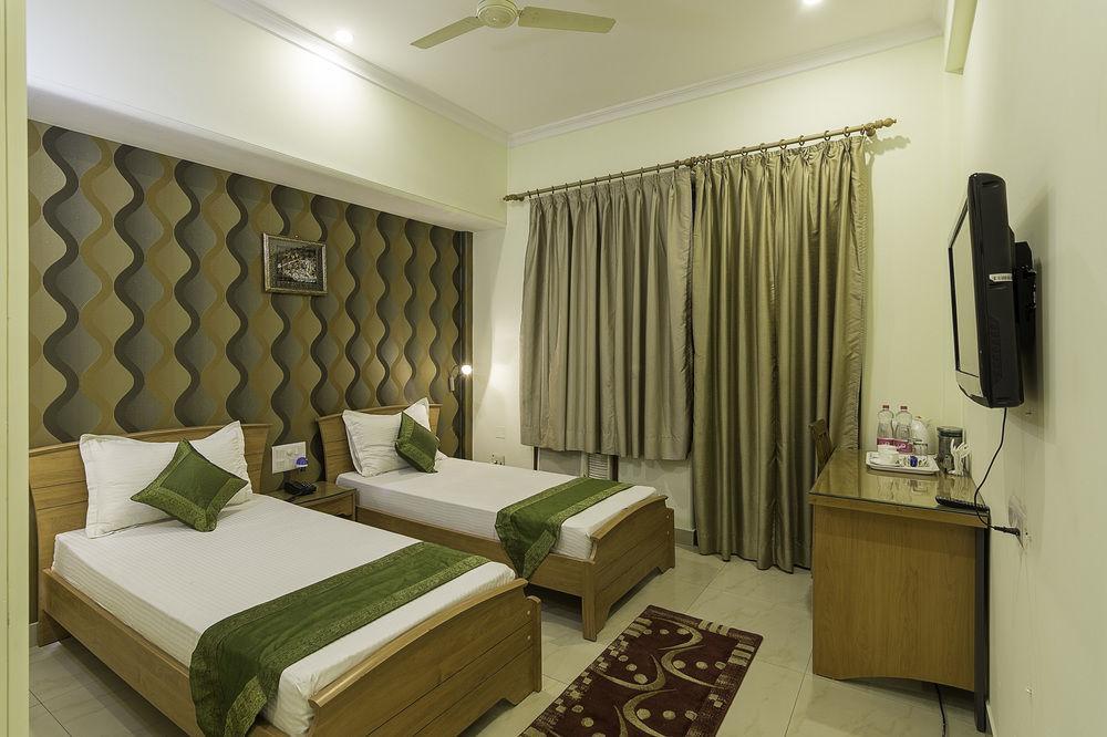 Hotel Treebo Palm Tree Palam Vihar Gurgaon Exterior foto